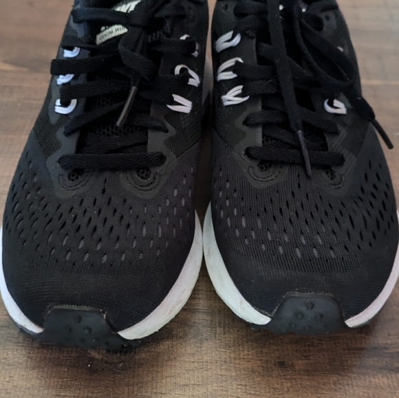 Nike Zoom Winflo 4 Running Shoes Black and White Sneakers Women's Size 6 - Picture 10 of 15